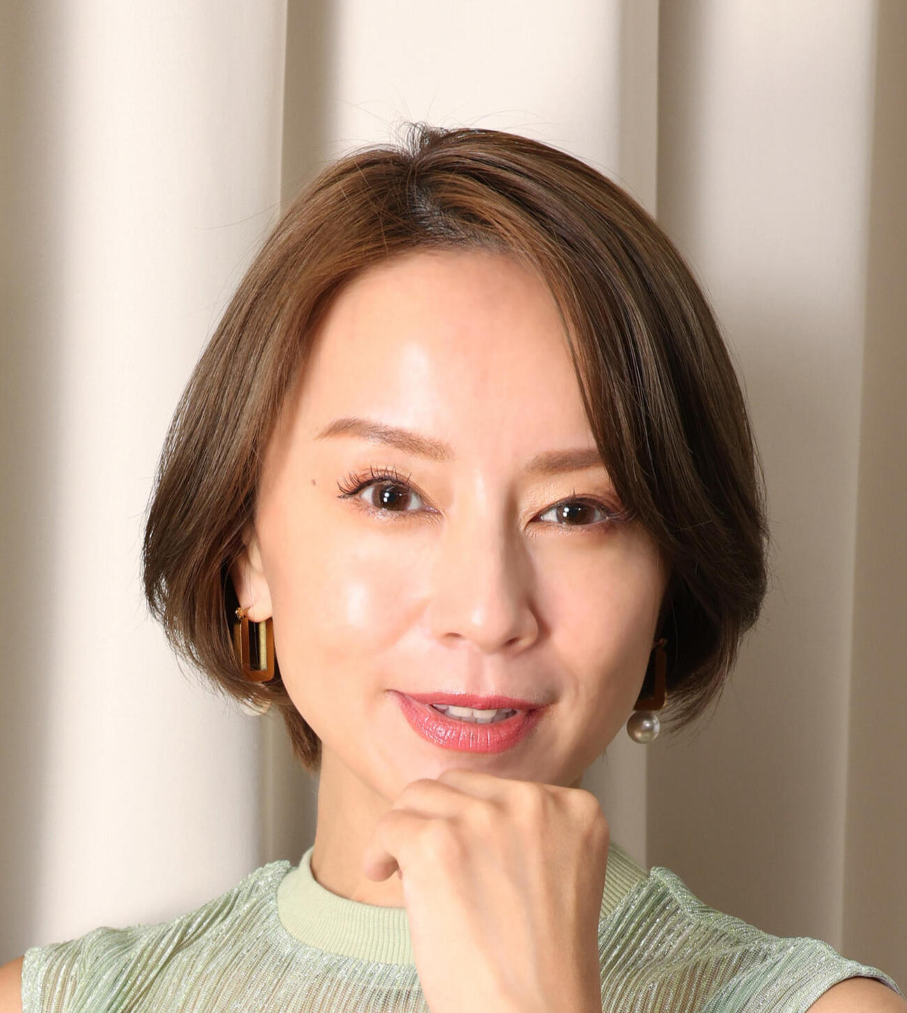 鈴木亜美（2023年撮影）