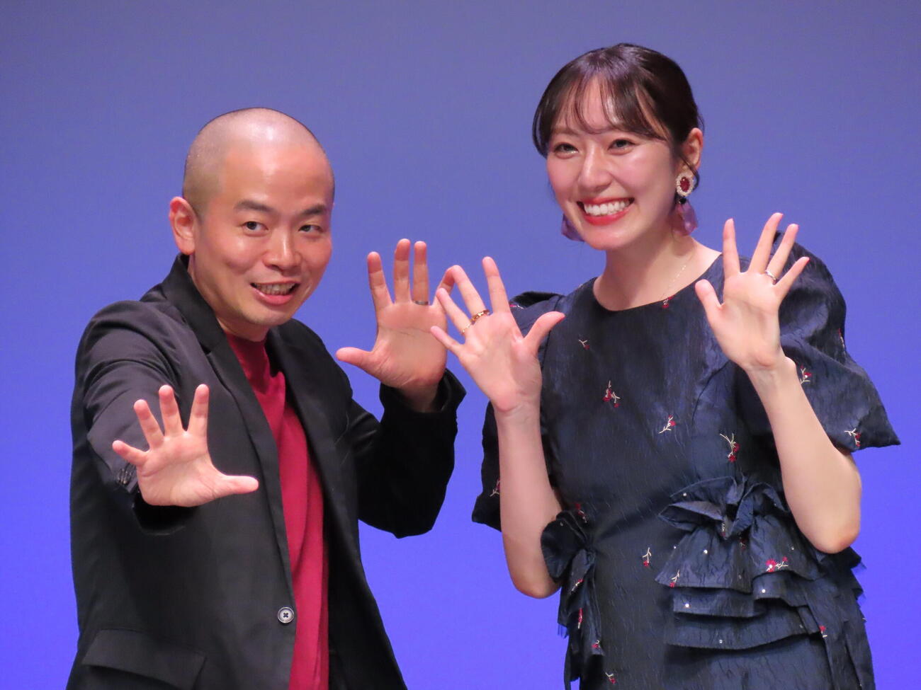 マーベル作品への愛を語った上田航平（左）松井咲子夫妻（撮影・鎌田良美）