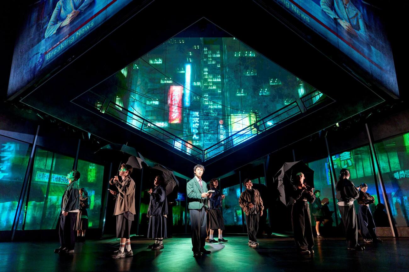 ホリプロ製作のオリジナルミュージカル「DEATH NOTE　：　The Musical」が英ロンドンのバービカン劇場で開幕した（C）大場つぐみ・小畑健／集英社