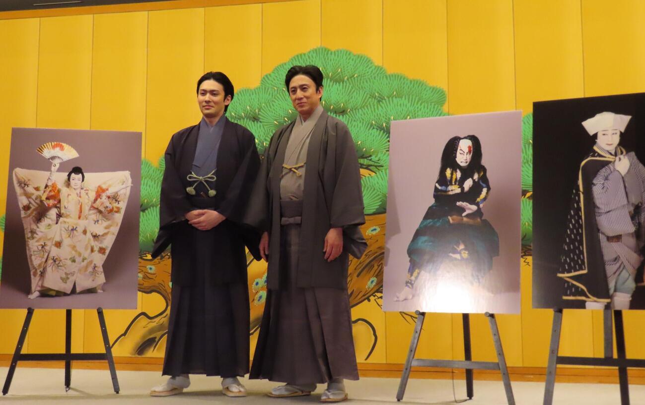 「秀山祭九月大歌舞伎」取材会に出席した市川染五郎（左）、松本幸四郎
