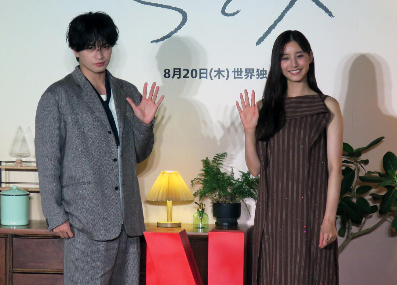 Netflixシリーズ「SとX」配信記念マスコミ取材会で。左から、中島健人、新木優子