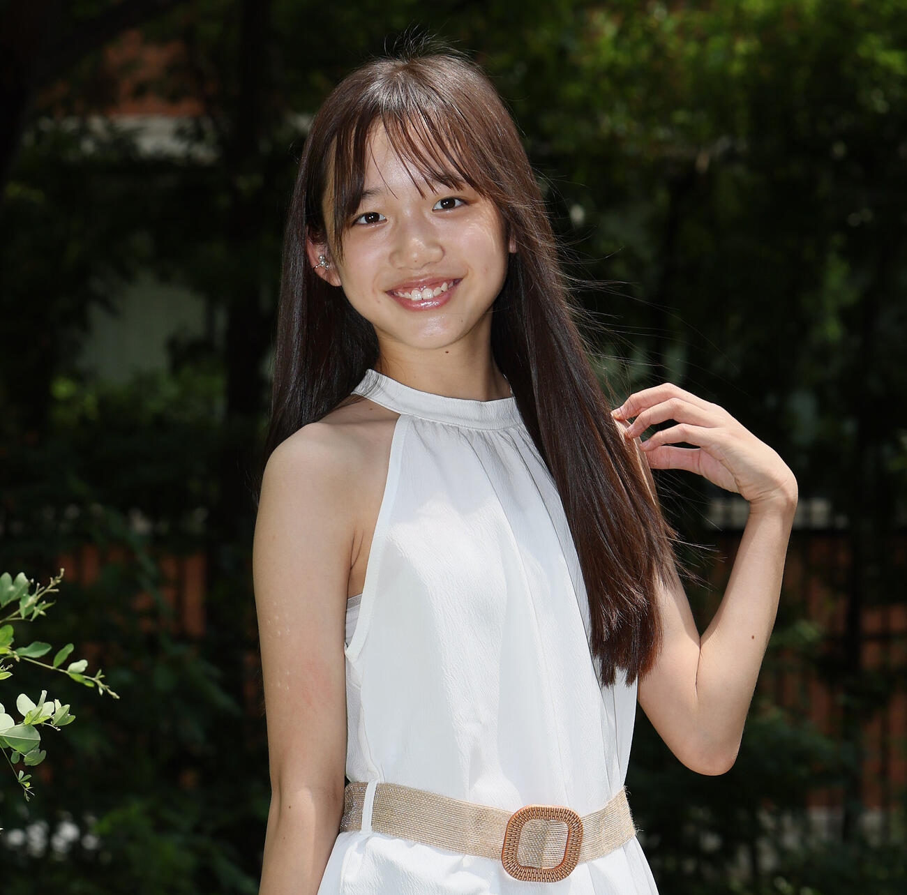はにかんだ仕草が初々しい横須賀京香。初の舞台劇に挑戦する（撮影・丹羽敏通）