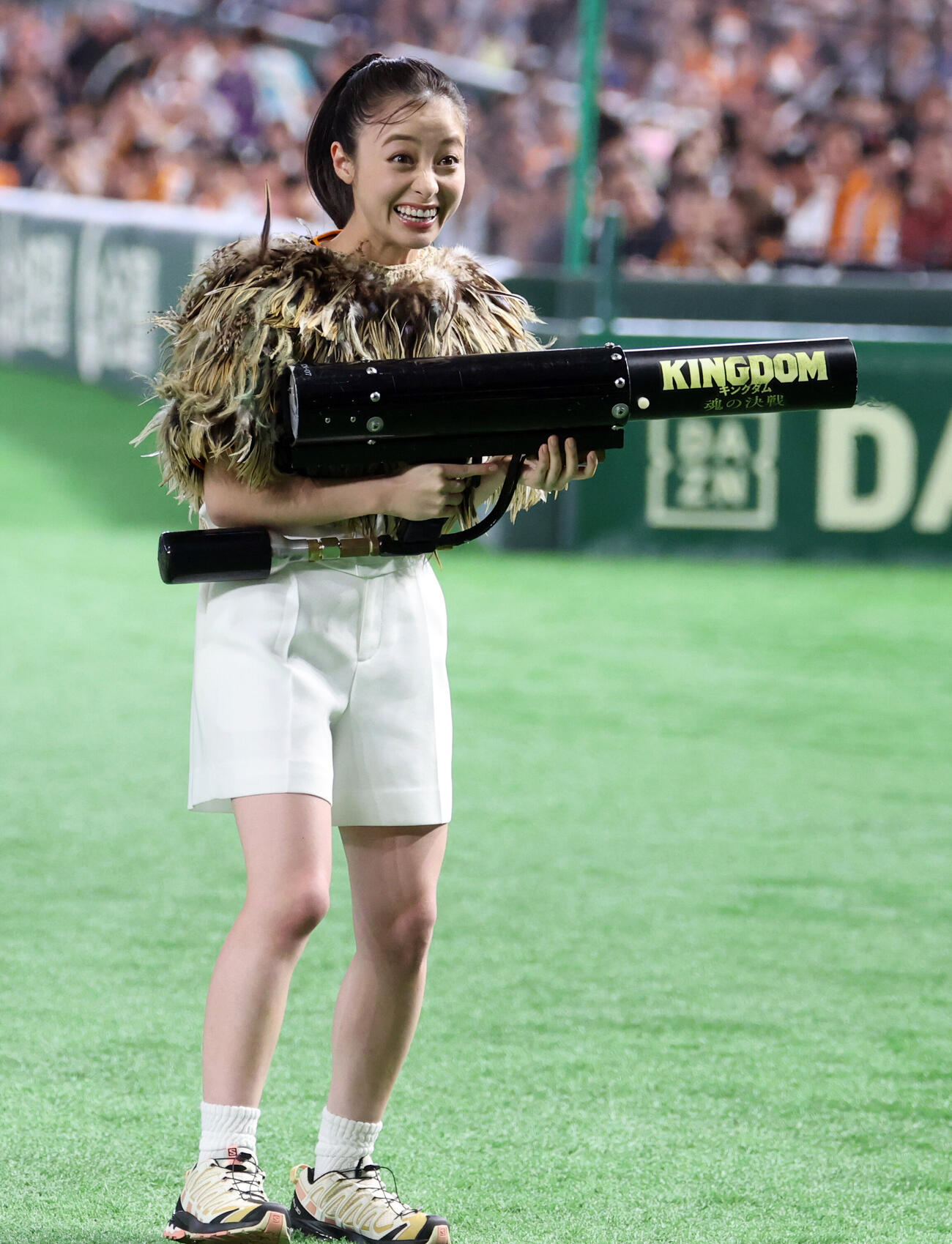巨人対阪神　始球式を務めた橋本環奈（撮影・浅見桂子）