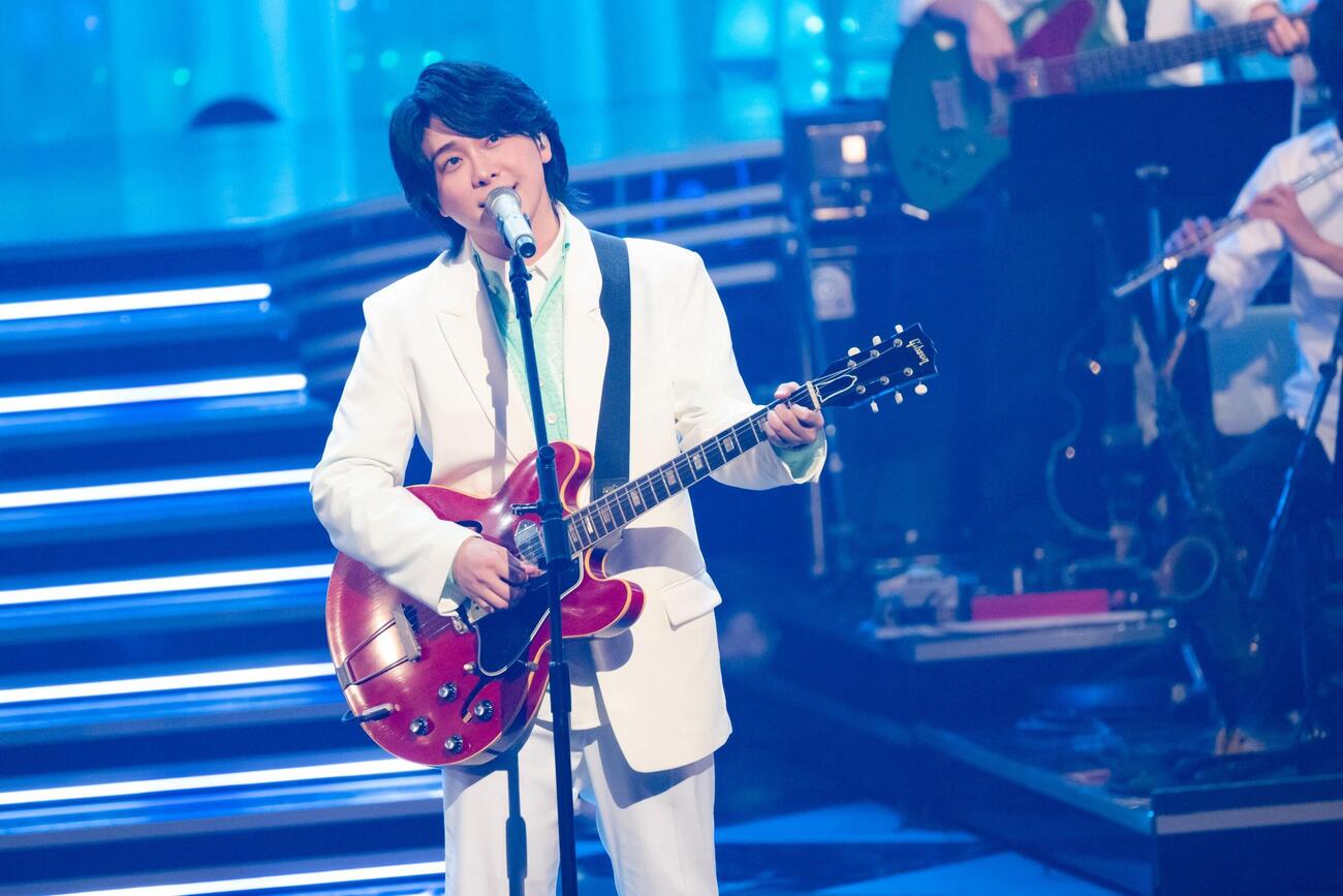 「NHK夏の音楽祭　うたであえたら　2026」で司会を務めたMrs. GREEN APPLE大森元貴は歌唱も披露した