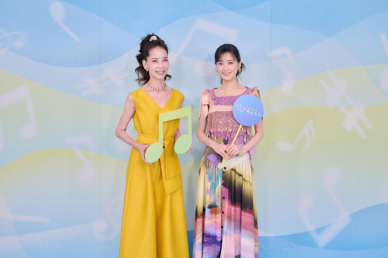 「NHK夏の音楽祭　うたであえたら　2026」のピンク・レディースペシャルメドレーで共演した増田惠子（左）と生田絵梨花