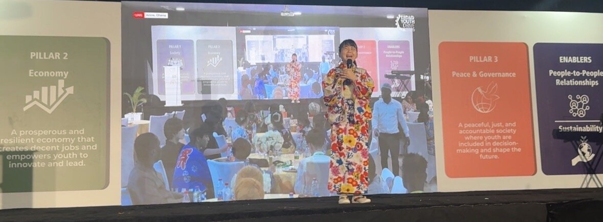 ガーナ共和国で開催された国際イベントで招待アーティストとしてライブを行った佐藤ひらり