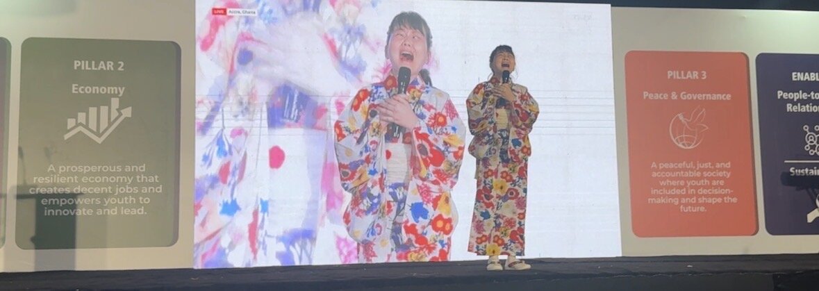 ガーナ共和国で開催された国際イベントで招待アーティストとしてライブを行った佐藤ひらり