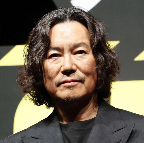 豊川悦司のプライベート写真に反響「びっくりするくらい普通の人」「いい意味で本当に庶民的」
