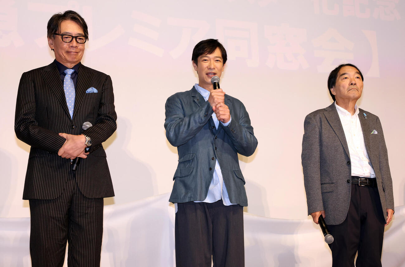 映画「南極料理人　4Kリマスター」緊急プレミア同窓会で笑顔で思いを語る、左から生瀬勝久、堺雅人、きたろう（撮影・浅見桂子）