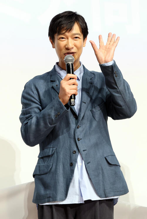 堺雅人、娘役の小野花梨に「お尻、蹴ってください」「南極料理人」同窓会で小野がサプライズ登壇