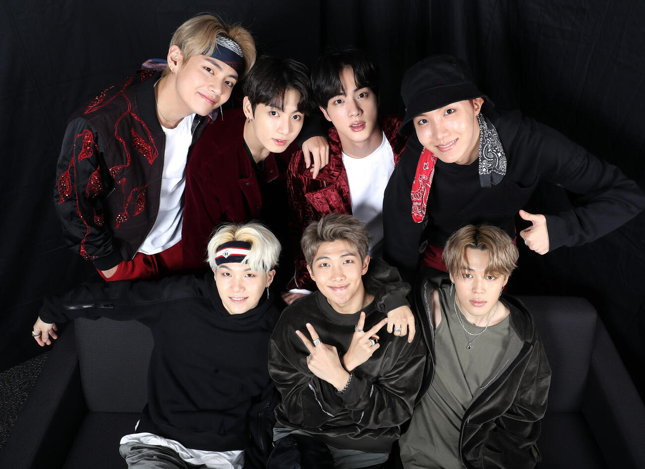 BTS。左からSUGA、RM、Jimin、後列左からV、
Jung kook、jin、ｊ-hope（2017年撮影）
