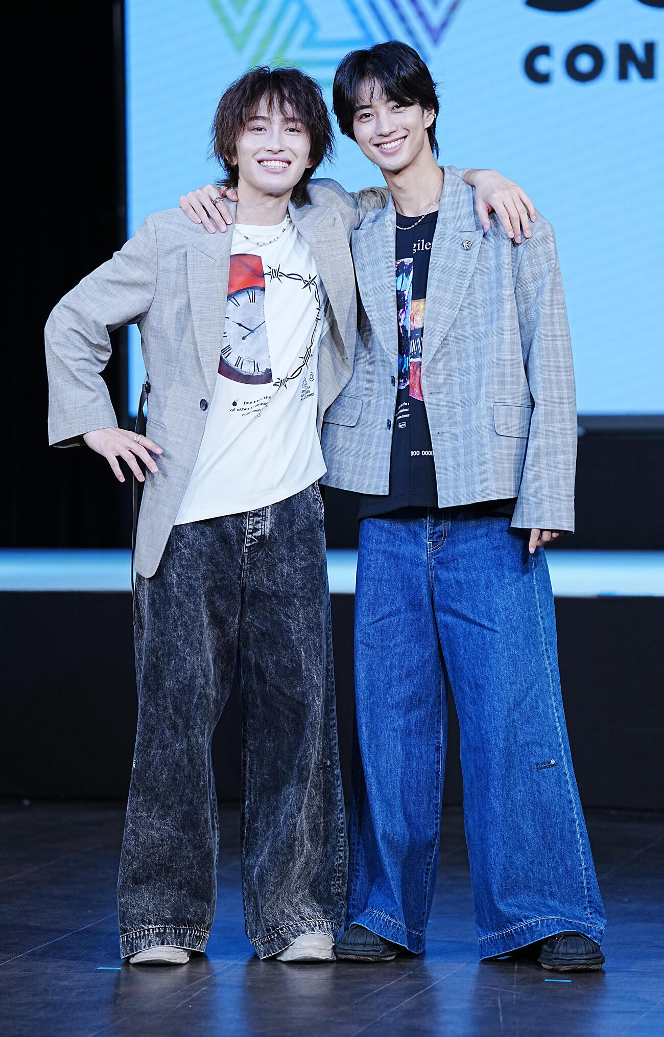第39回ジュノン・スーパーボーイ・コンテスト　ベスト30お披露目記者会見に臨むEVE＆JUNの、石山順征（左）と旭惟吹（撮影・小沢裕）