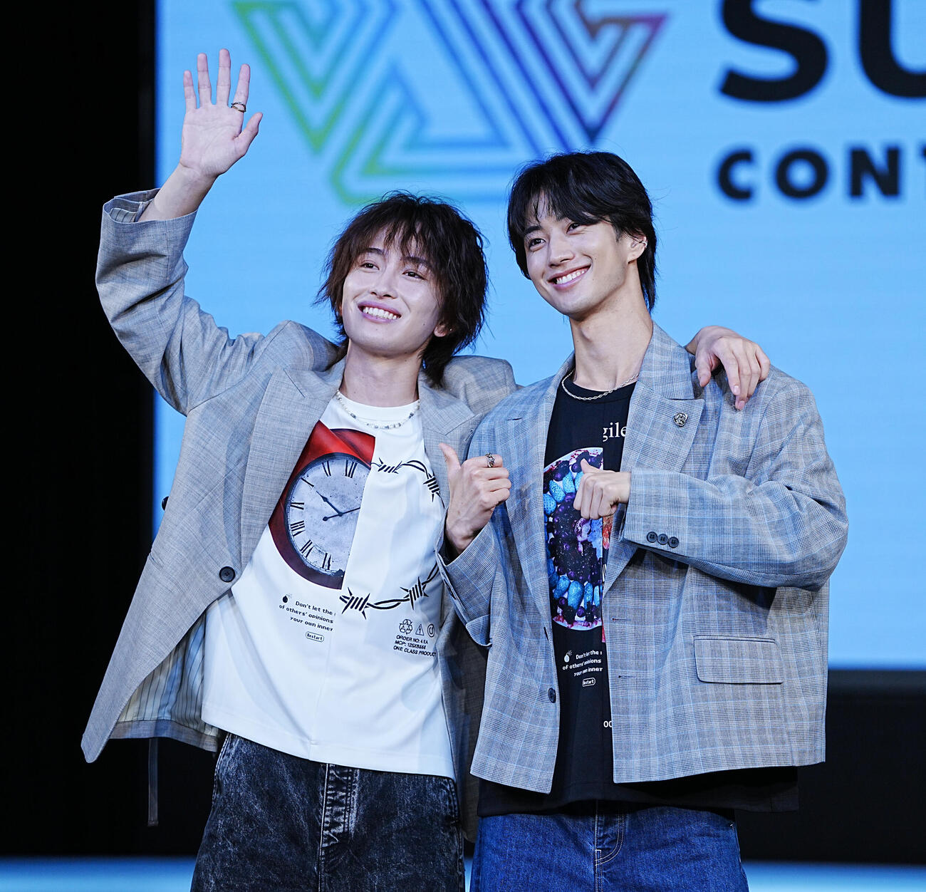 第39回ジュノン・スーパーボーイ・コンテスト　ベスト30お披露目記者会見に臨むEVE＆JUNの、石山順征（左）と旭惟吹（撮影・小沢裕）