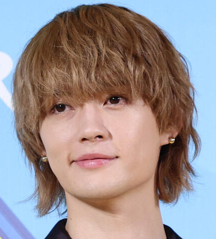 M！LK佐野勇斗、メンバーと金色の全身タイツショットにコメント2300件越え大反響