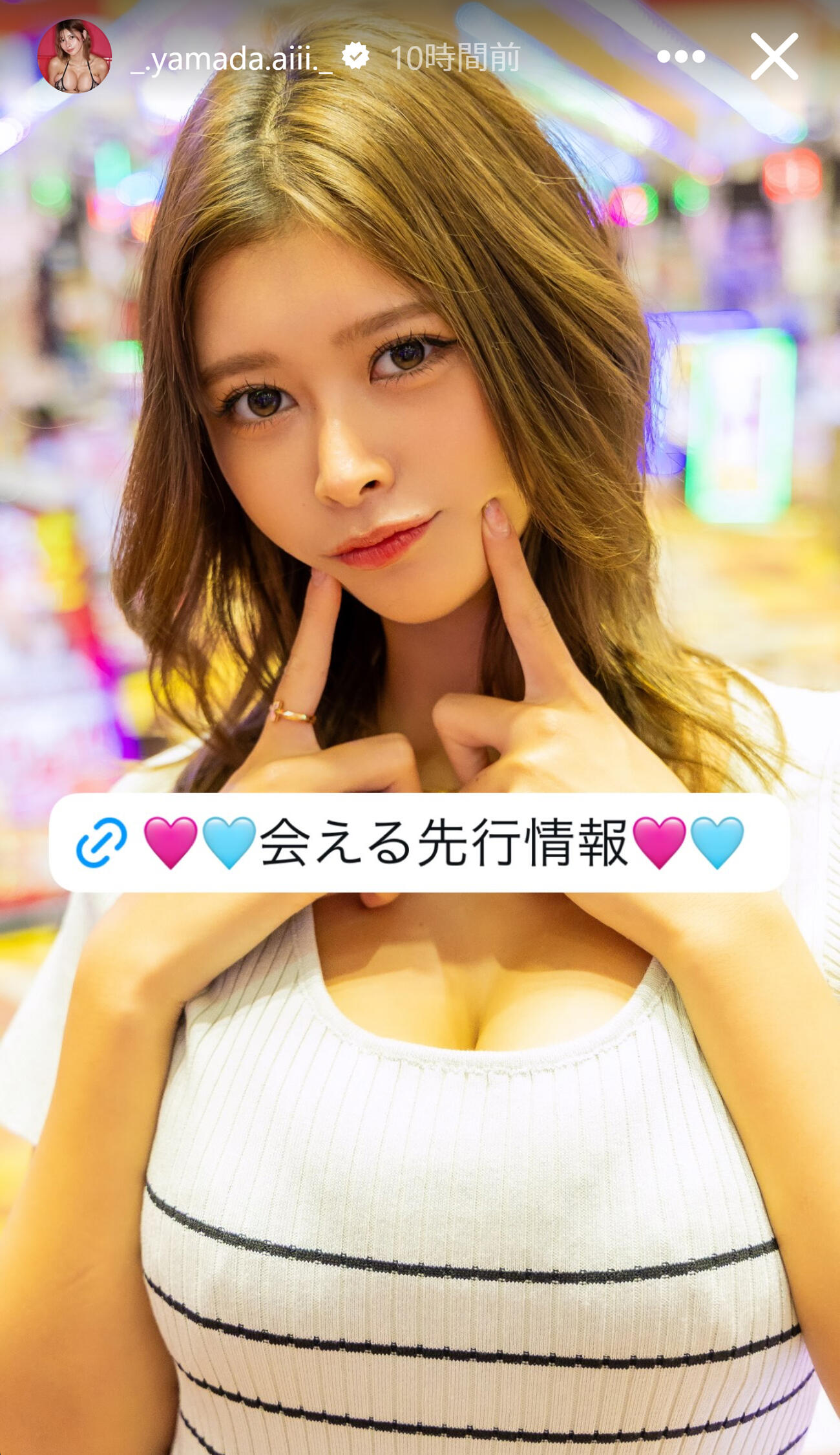 大胆衣装ショットをアップした山田あい（山田あいのインスタグラムから）