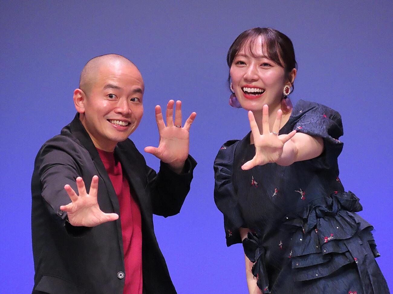 マーベル作品への愛を語った上田航平（左）松井咲子夫妻（2026年8月撮影）　