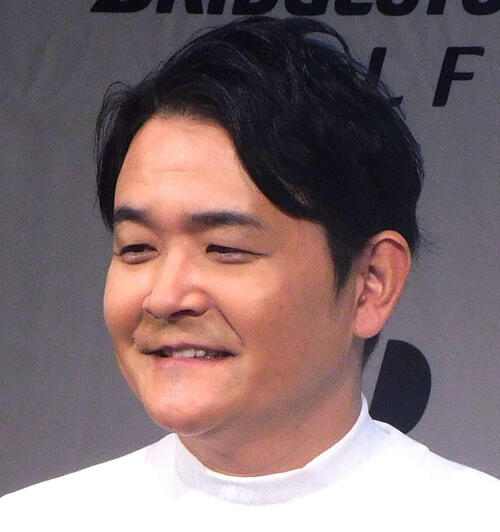 父が４歳で蒸発した極貧芸人、21歳時に母が再会したら「ニューハーフに…」世田谷の物置で生活