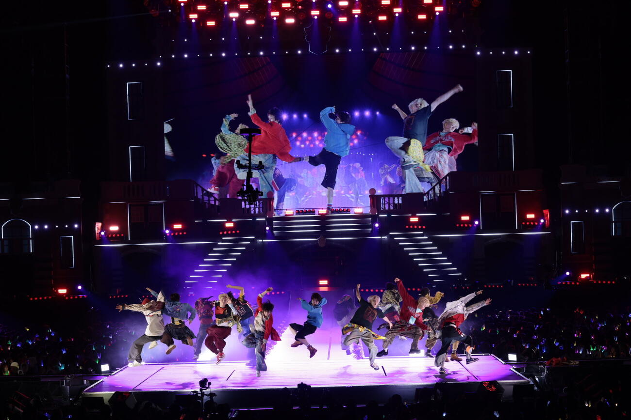 「EBiDAN THE LIVE 2026」でダンスを披露するEBiDAN