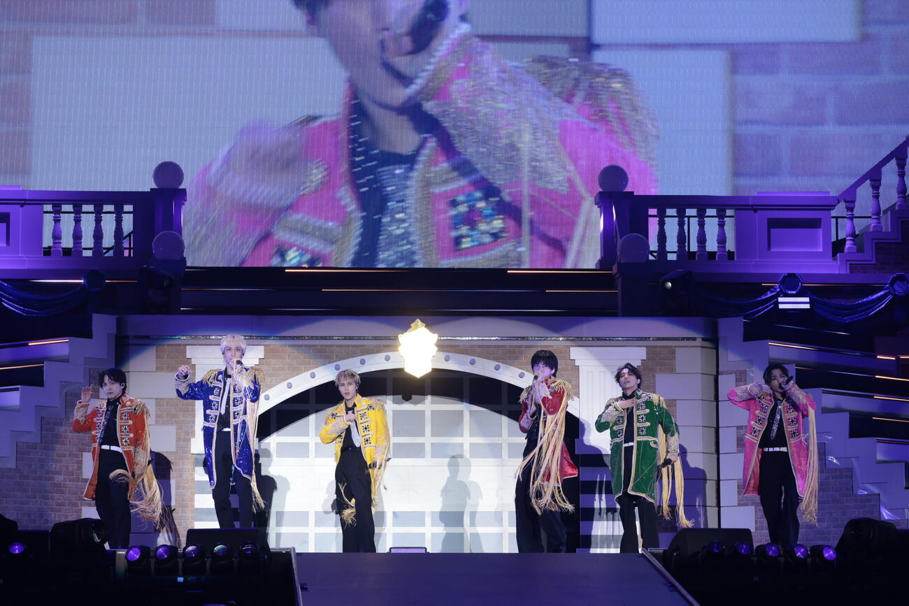 「EBiDAN THE LIVE 2026」でパフォーマンスする、左から吉田仁人、古川毅、KEVIN、武藤潤、HAYATO、森田璃空