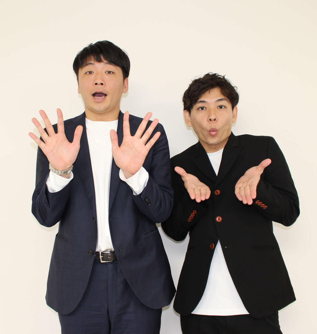 さや香の新山（左）と石井（2023年撮影）