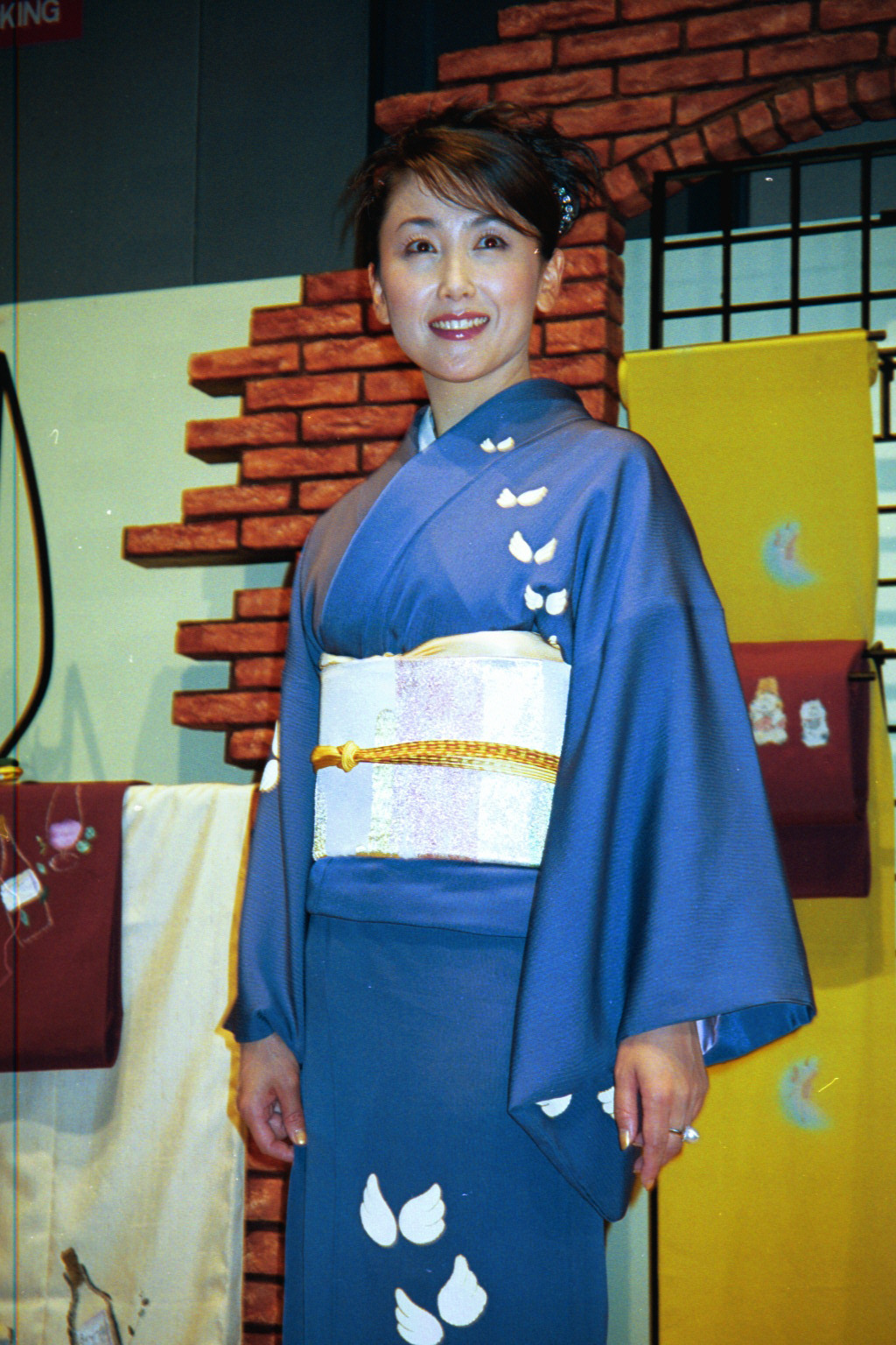 2000年、着物姿の東ちづる