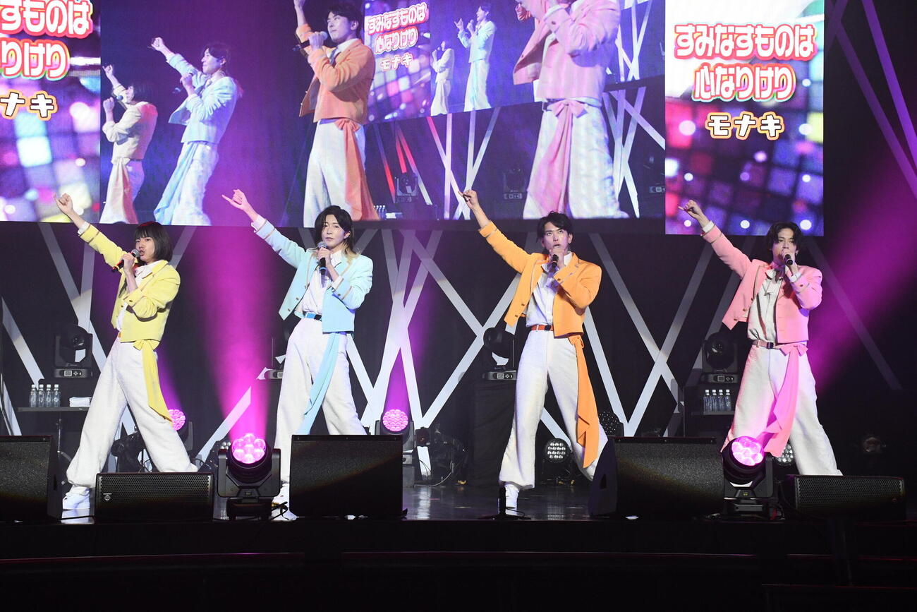 モナキ1stツアー「モナキやで☆しらんけど」を開催したモナキ（撮影・阪口孝志）　