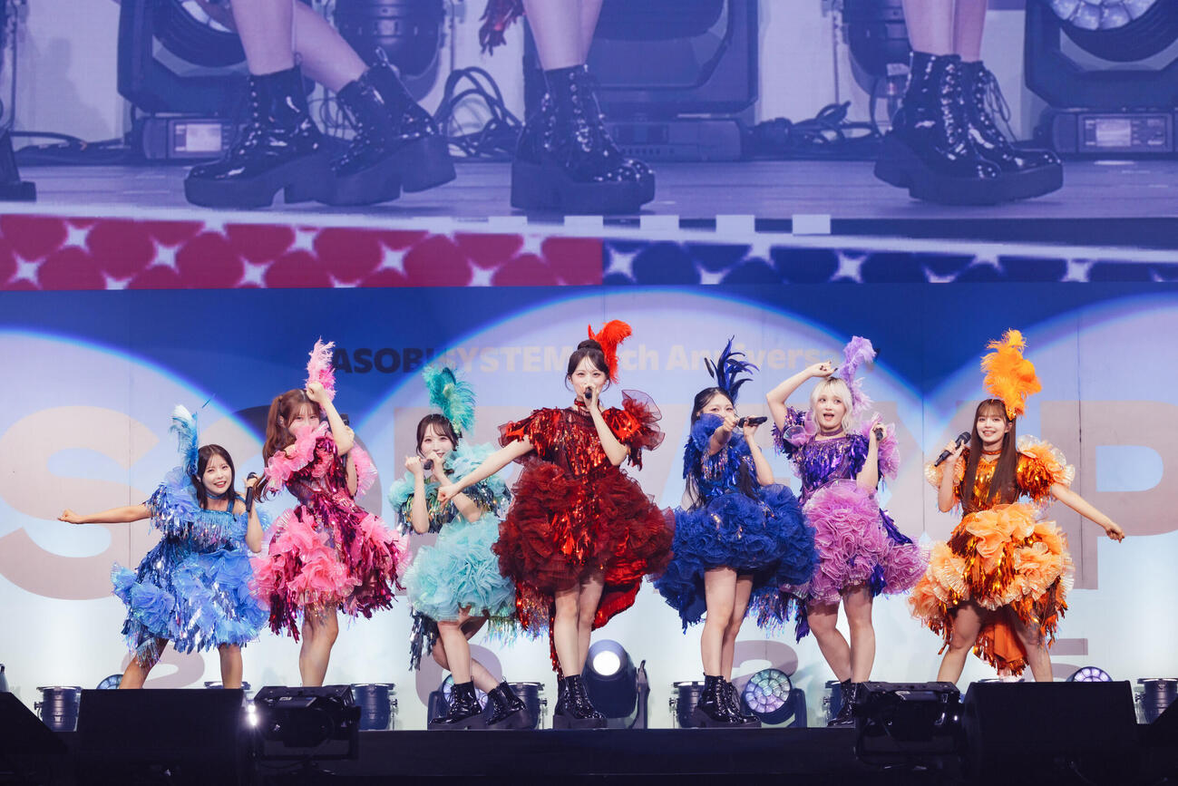「ASOBISYSTEM 19th Anniversary ASOBIEXPO 2026」でパフォーマンスするCANDY TUNE（（C）ASOBISYSTEM）