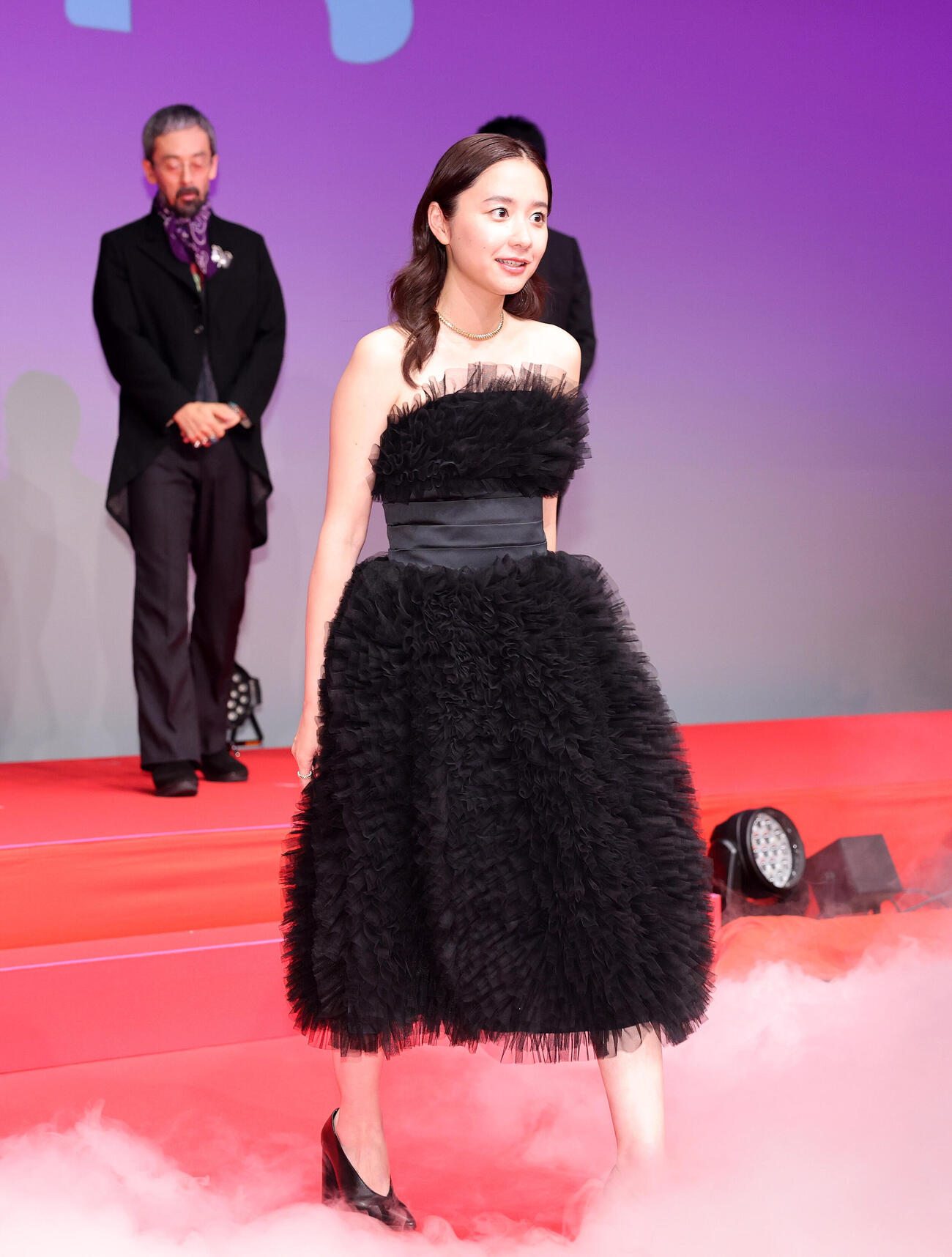 八つ墓村プレミアナイトでレッドカーペットを歩く堀田真由（撮影・鈴木正人）