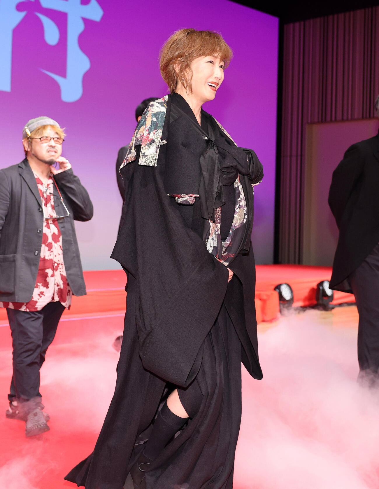 八つ墓村プレミアナイトでレッドカーペットを歩く高島礼子（撮影・鈴木正人）