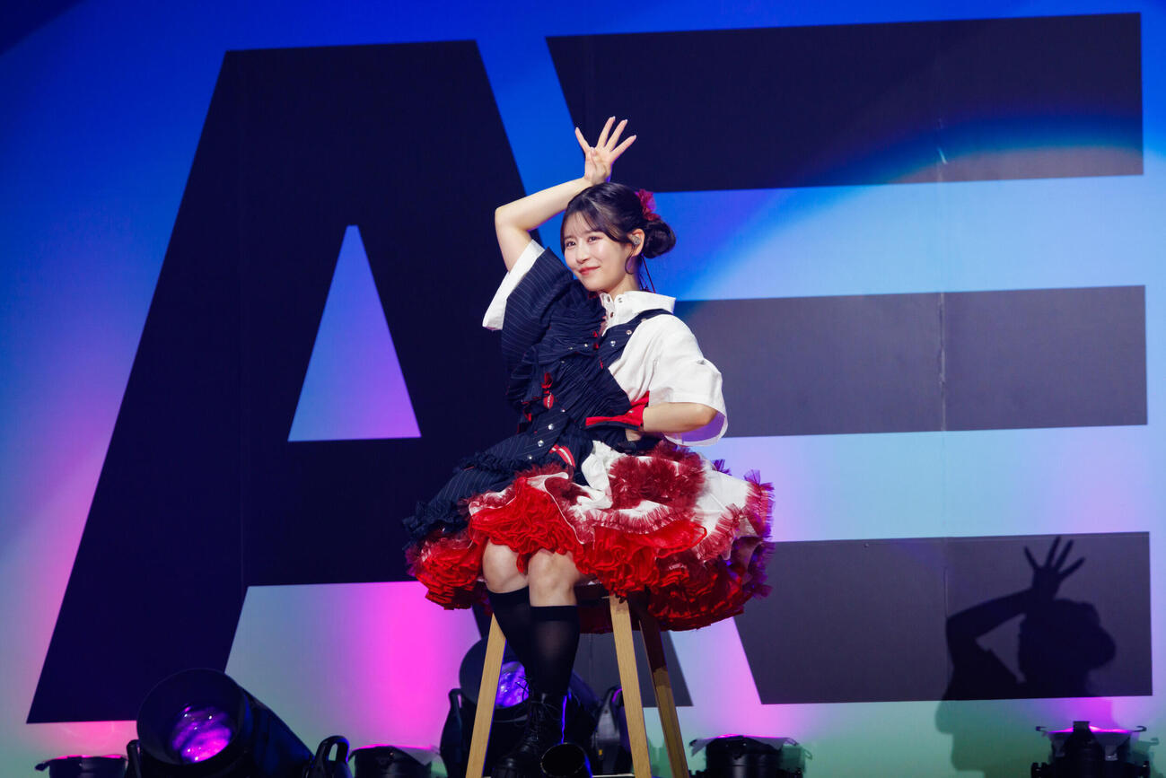 パフォーマンスする月足天音（C）ASOBISYSTEM