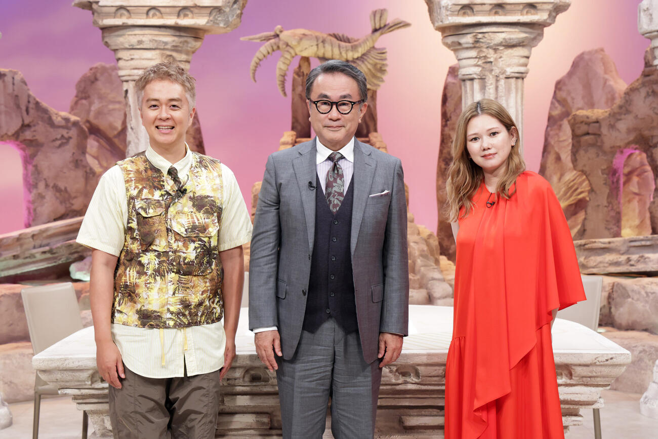 「カンブリア宮殿」放送1000回スペシャルゲストは三谷幸喜氏（中央）。左はヒャダイン、右は金原ひとみ氏（C）テレビ東京
