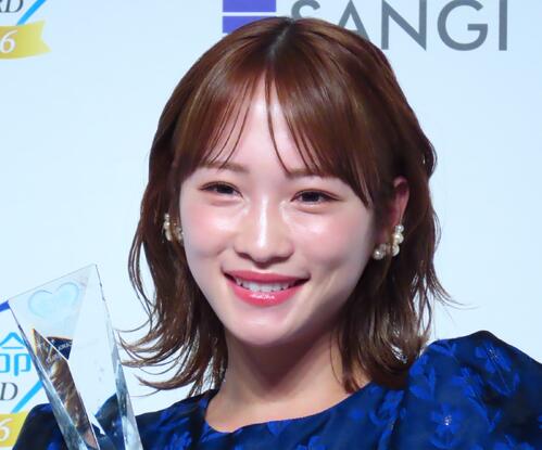 川栄李奈、元AKB48高橋朱里とのディズニー２ショット公開「遊び疲れて幸せですわ」