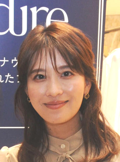 郡司恭子アナ「お母さん感ゼロ」背中パックリ大胆肌見せコーデに「ドキドキしました」