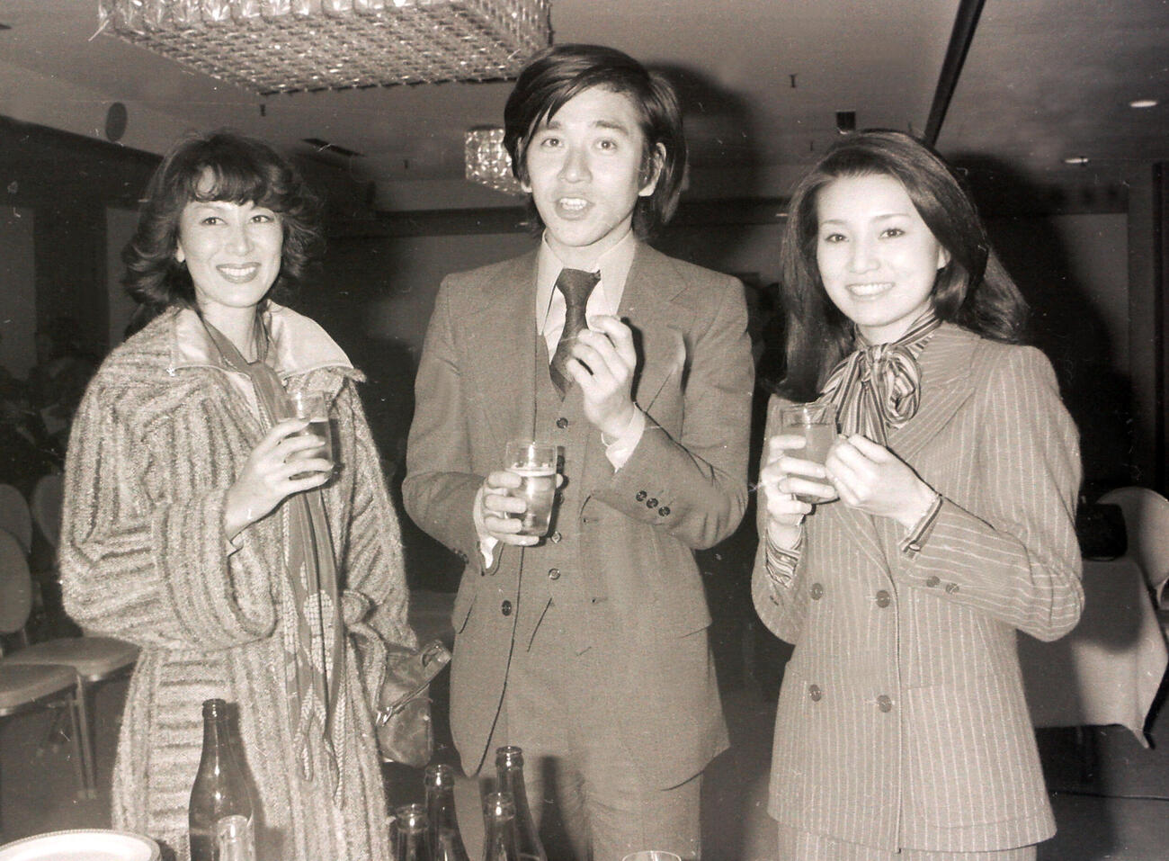 映画「悪魔の手毬歌」の記者会見　岸恵子さん、石坂浩二、仁科亜季子（当時は仁科明子）（1976年12月撮影）