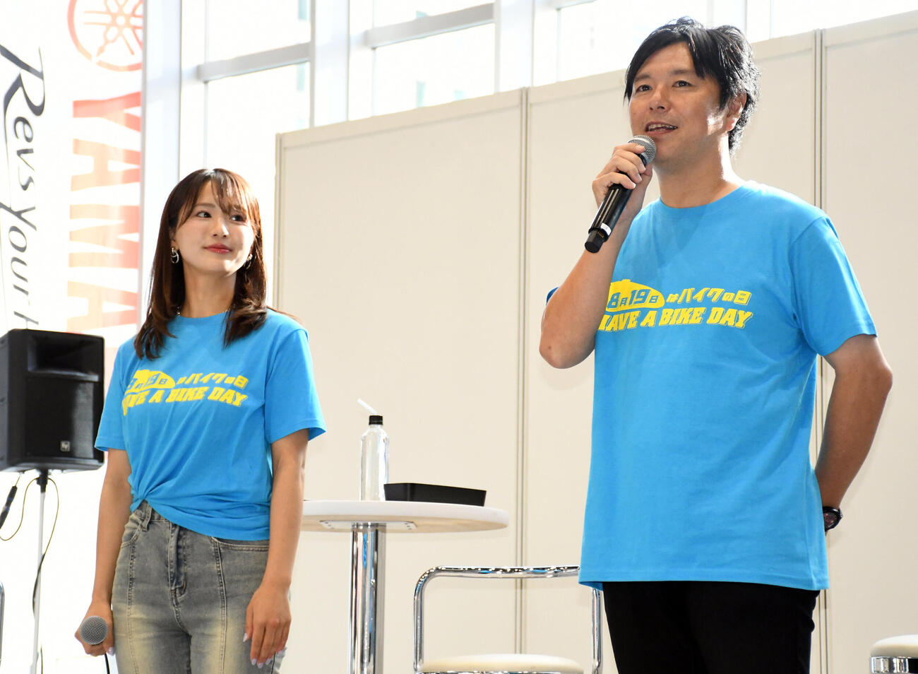 「8月19日はバイクの日　HAVE A BIKE DAY」のトークショーにゲストMCとして出演した平嶋夏海（左）と中野真矢氏（撮影・大友陽平）