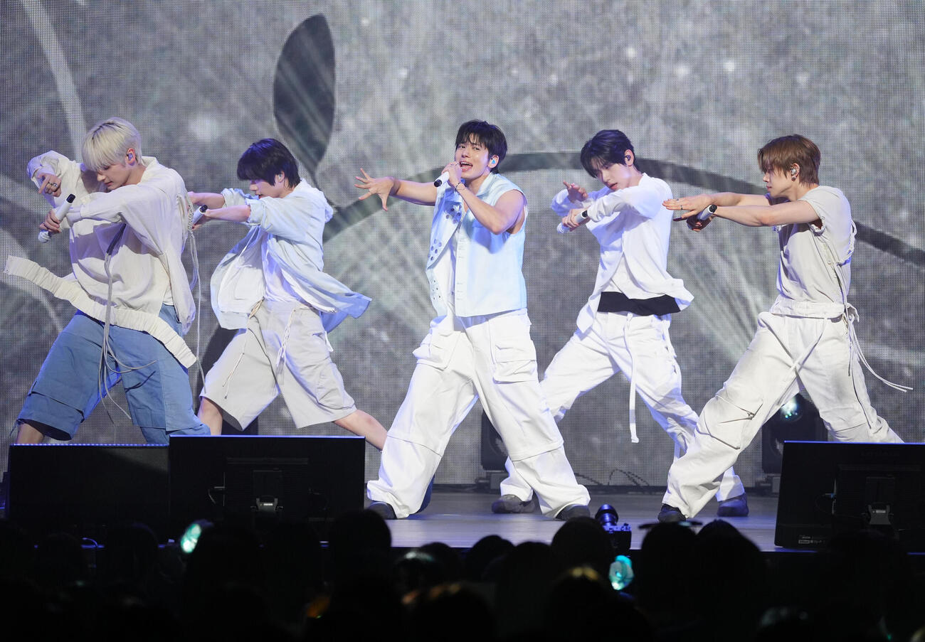 日本でのシングル発売を記念したプレミアムライブでパフォーマンスを披露するTOMORROW X TOGETHER（撮影・清水貴仁）