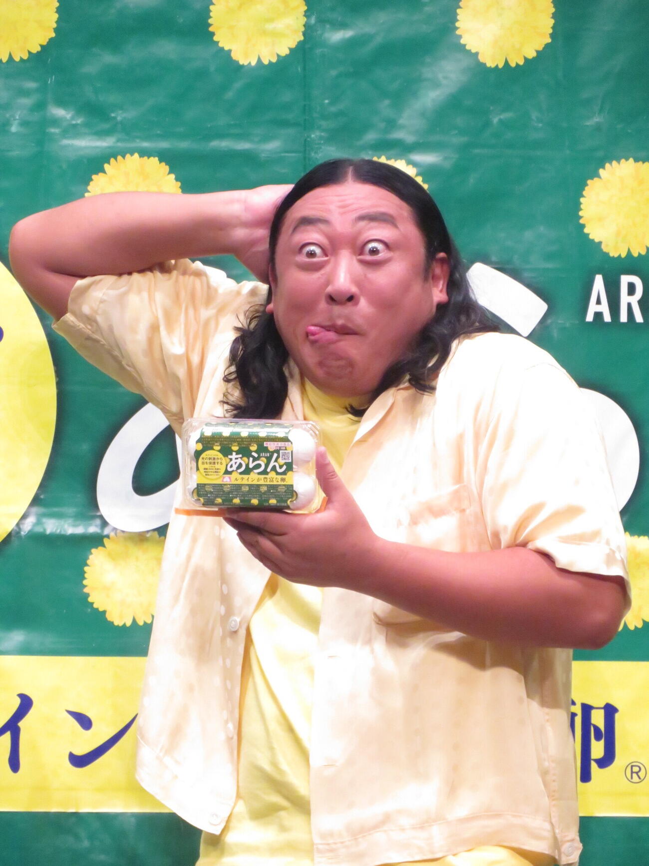 ルテイン含有卵「あらん」の新CM発表会に出席したロバート秋山竜次