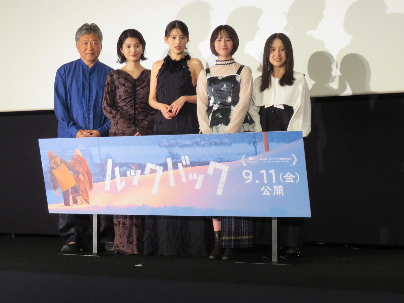 映画「ルックバック」完成報告イベントに登壇した、左から是枝裕和監督、蒔田彩珠、出口夏希、七瀬ふうり、岡田六花（撮影・村上幸将）