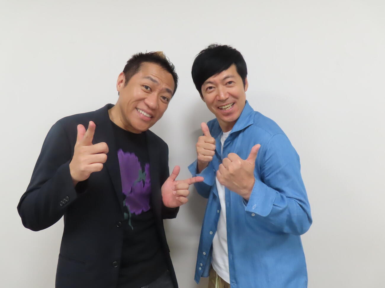 東京浅草新喜劇旗揚げ公演「家族以上、父親未満」に意欲を見せる、はなわ（左）と東貴博