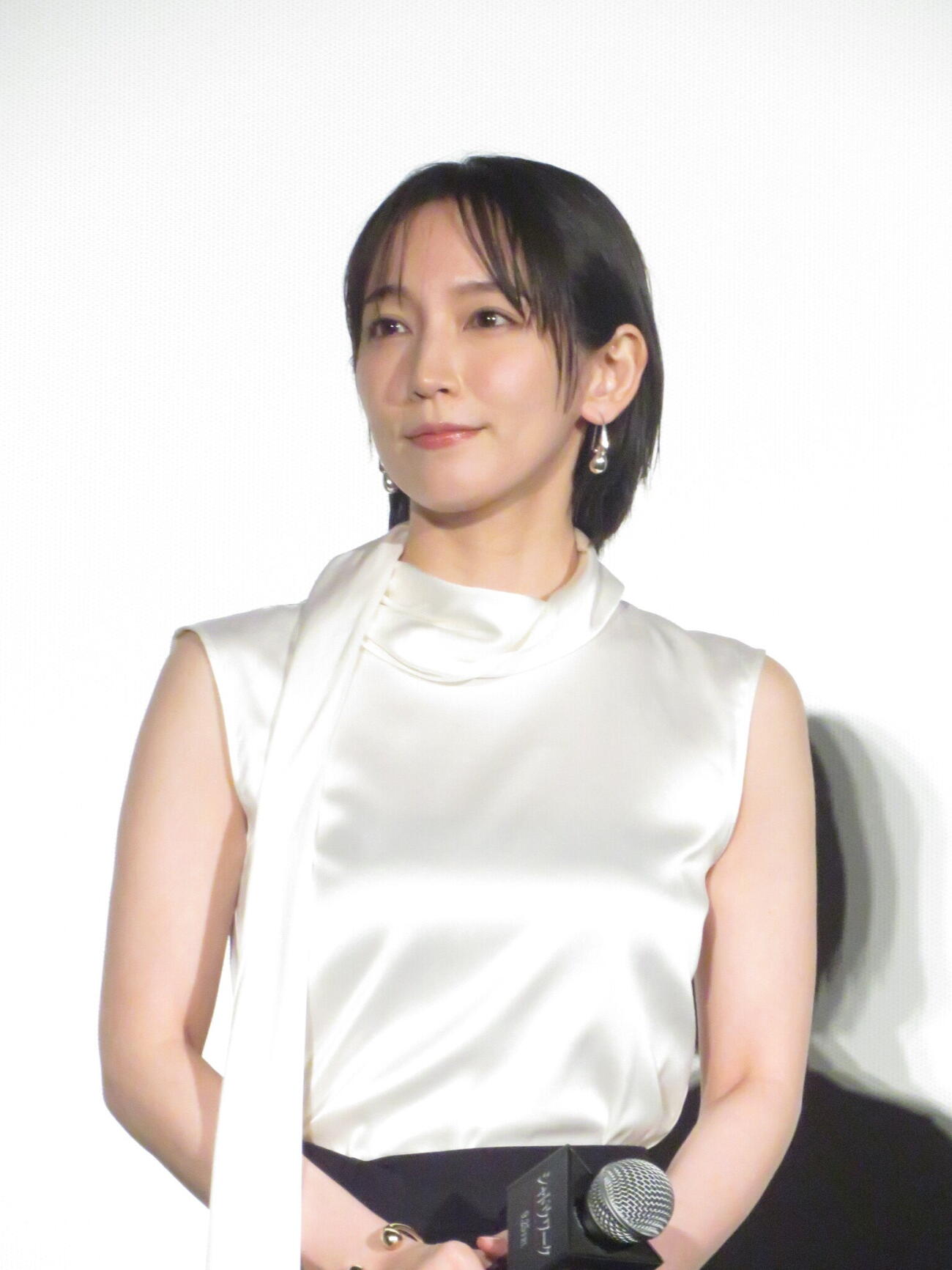 映画「シャドウワーク」の完成披露上映会に出席した吉岡里帆