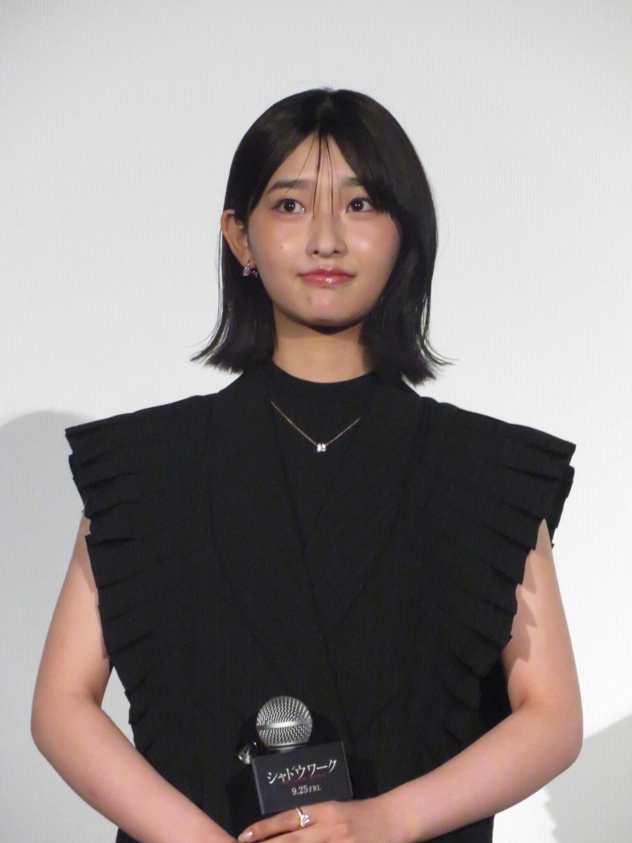 映画「シャドウワーク」の完成披露上映会に出席した佐月絵美