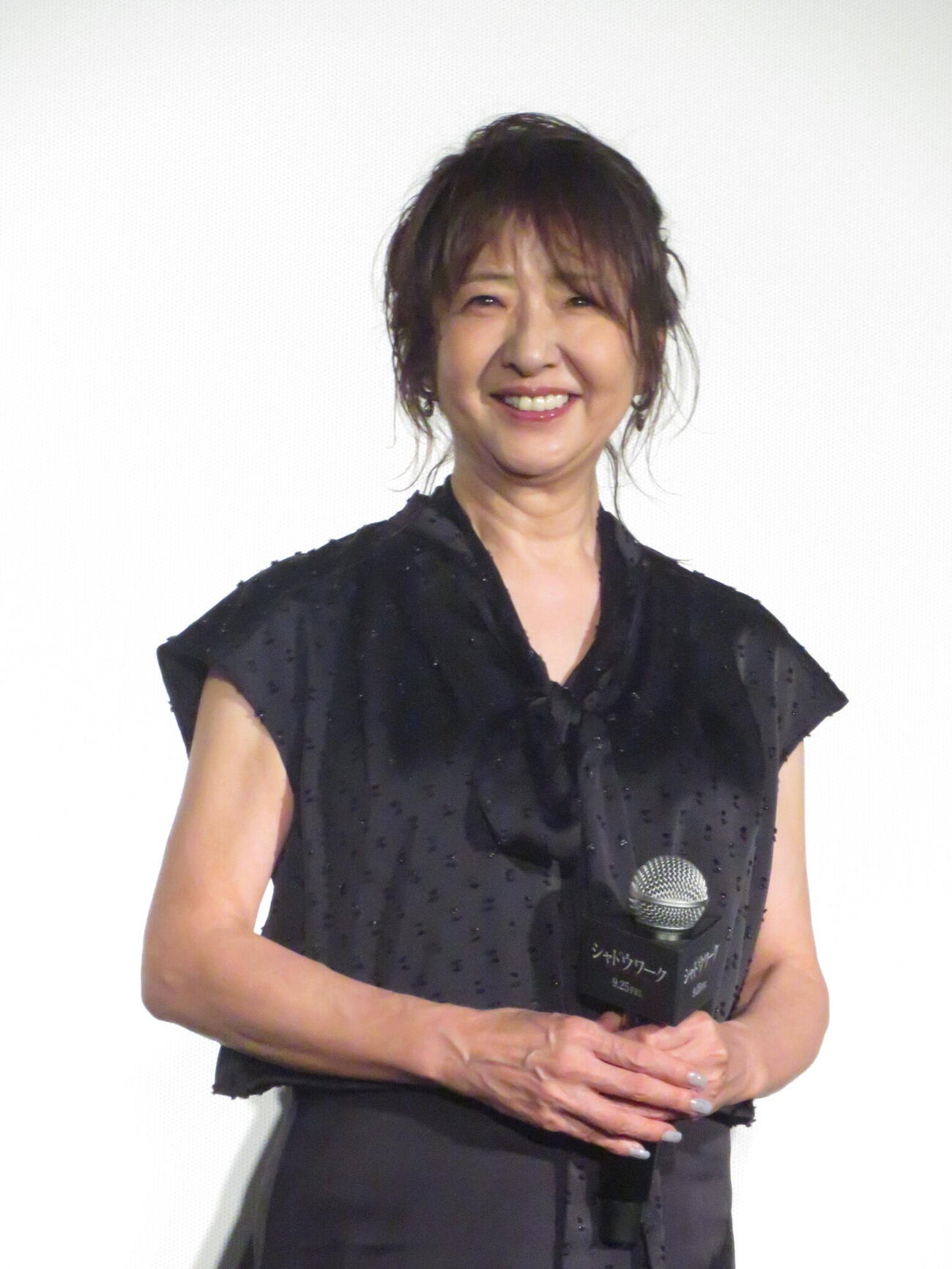 映画「シャドウワーク」の完成披露上映会に出席した美保純
