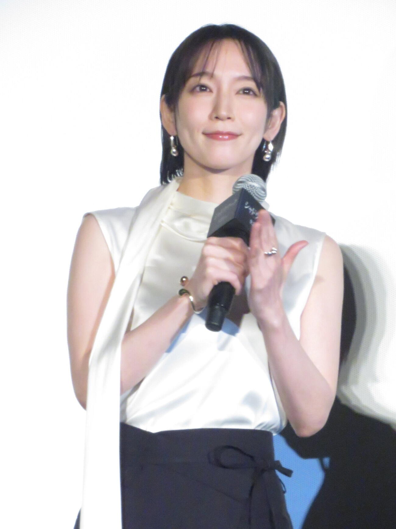 映画「シャドウワーク」の完成披露上映会に出席した吉岡里帆