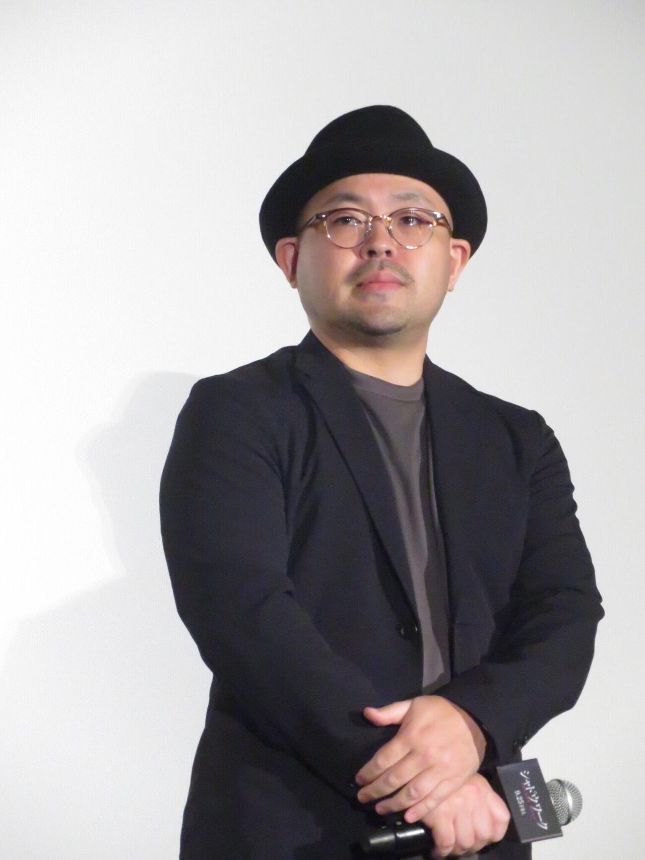 映画「シャドウワーク」の完成披露上映会に出席した吉野竜平監督
