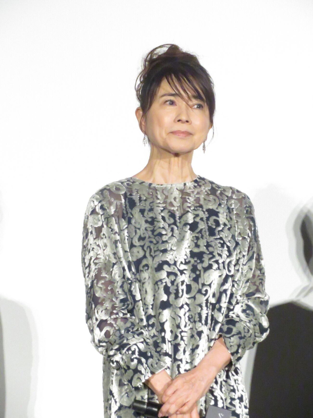 映画「シャドウワーク」の完成披露上映会に出席した風吹ジュン