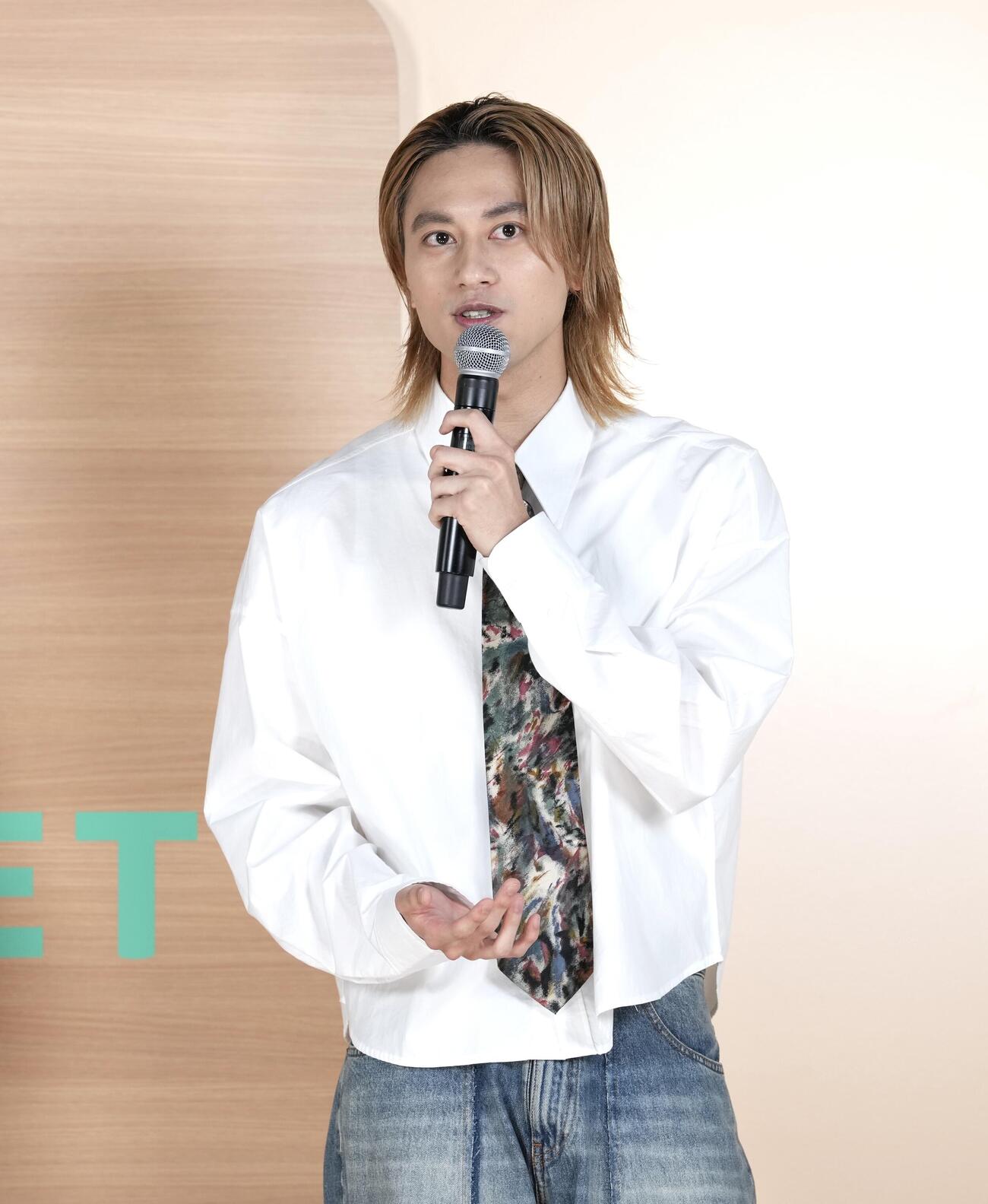 トークショーを行うAえ！groupの小島健（撮影・小島史椰）