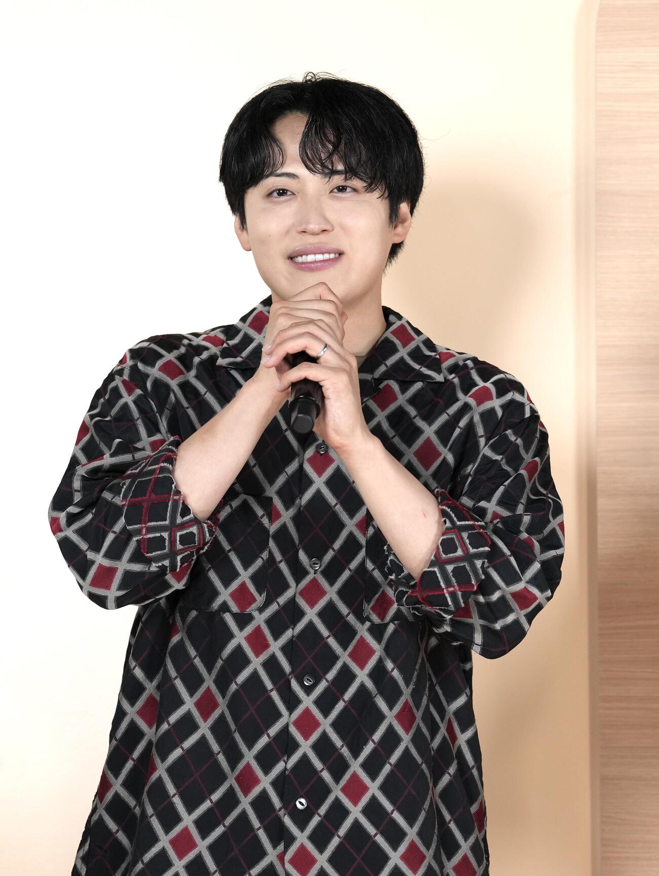 あいさつするレインボー池田直人（撮影・小島史椰）