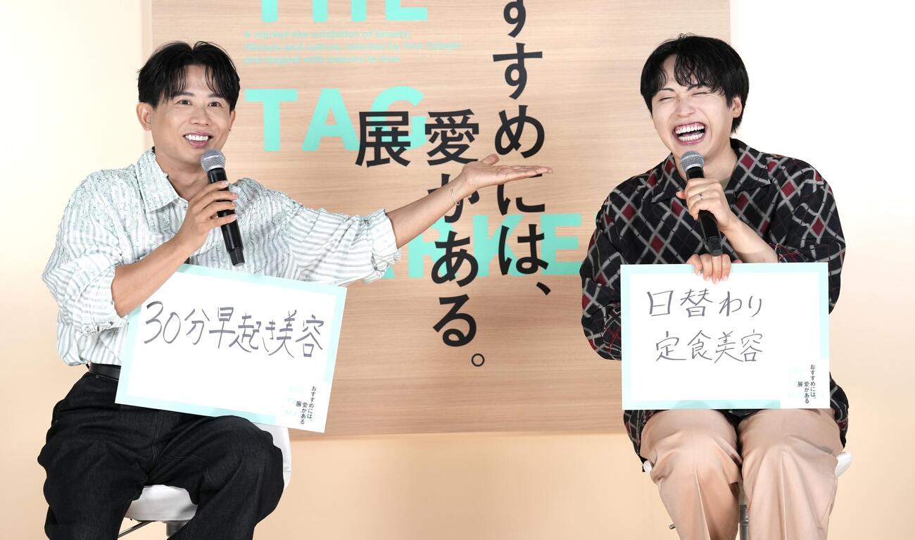 トークショーで笑顔を見せる小田切ヒロ（左）とレインボー池田直人（撮影・小島史椰）