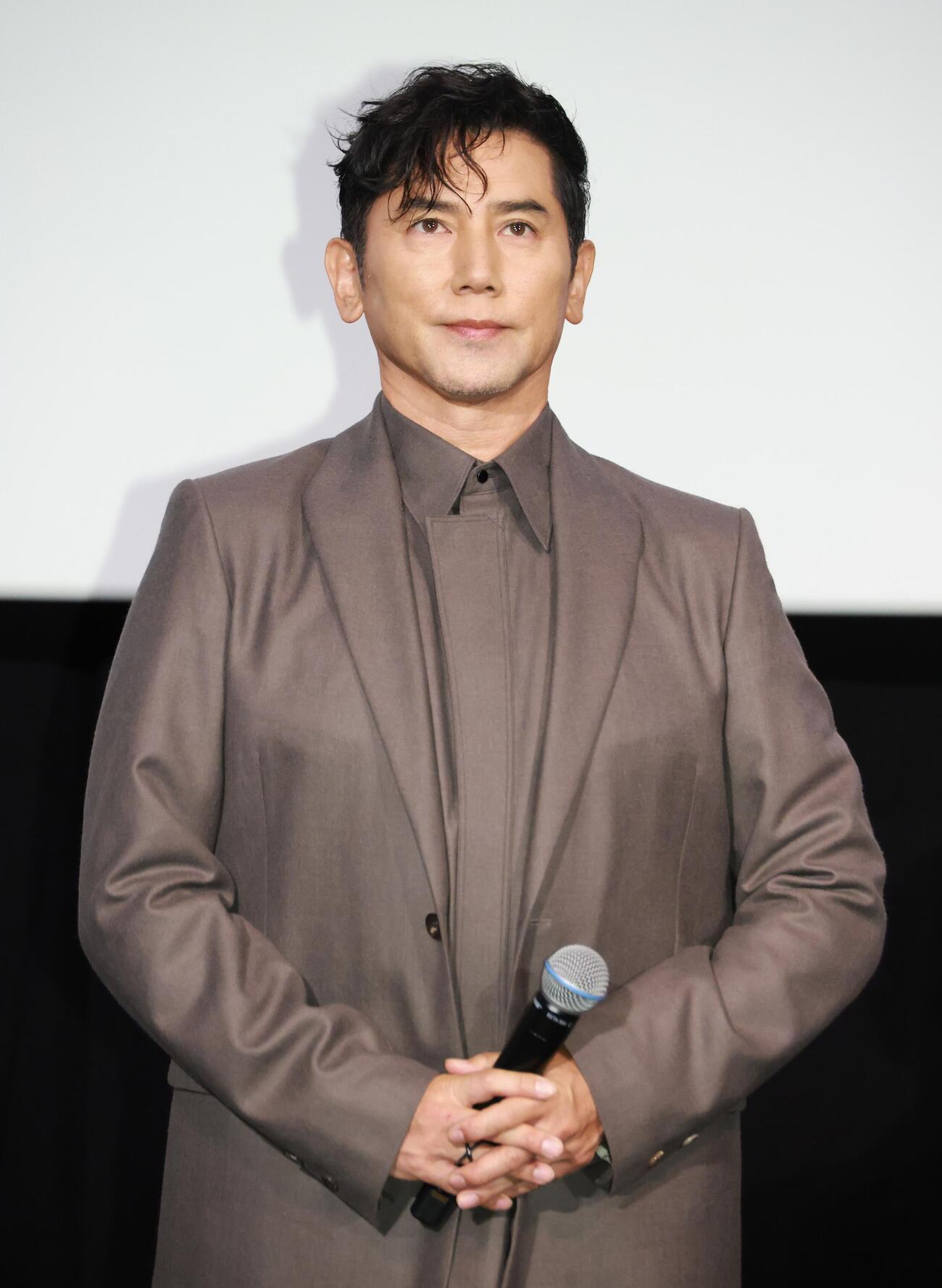 映画「八月の声を運ぶ男」公開記念舞台あいさつを行う本木雅弘（撮影・中島郁夫）