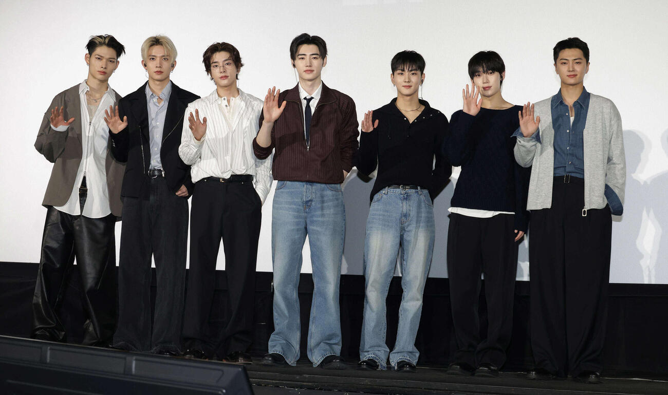 ENHYPEN、左からNI－KI、HEESEUNG、JAKE、SUNGHOON、JUNGWON、SUNOO、JAY（2026年2月撮影）